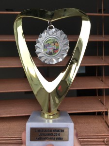 Pokal za najštevilčnejšo ekipo. Bravo mi !